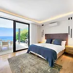 Ocean Villa Bantry Bay - Private Pool, Sea View, Newly Refurb