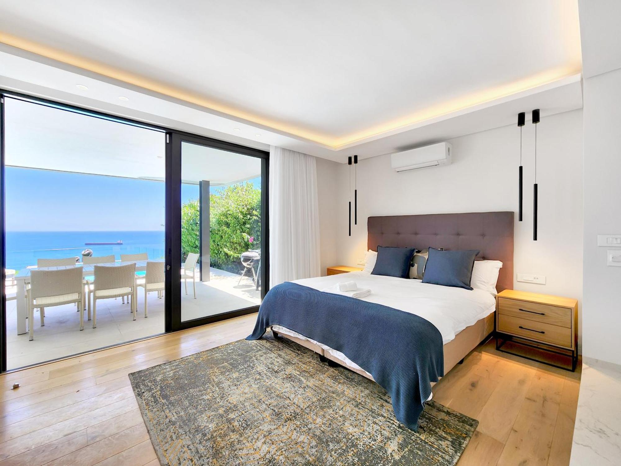 Ocean Bantry Bay - Private Pool, Sea View, Newly Refurb Apartment *
