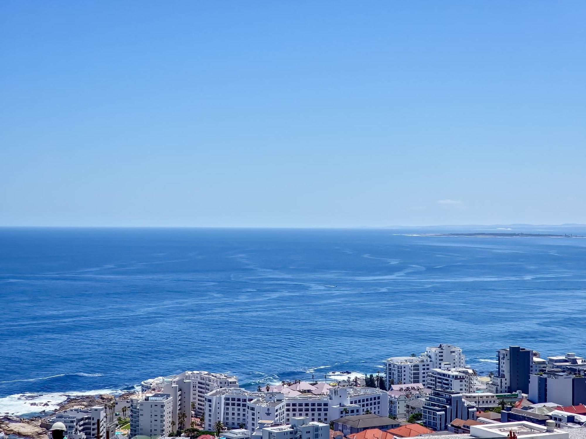 Ocean Bantry Bay - Private Pool, Sea View, Newly Refurb Apartment