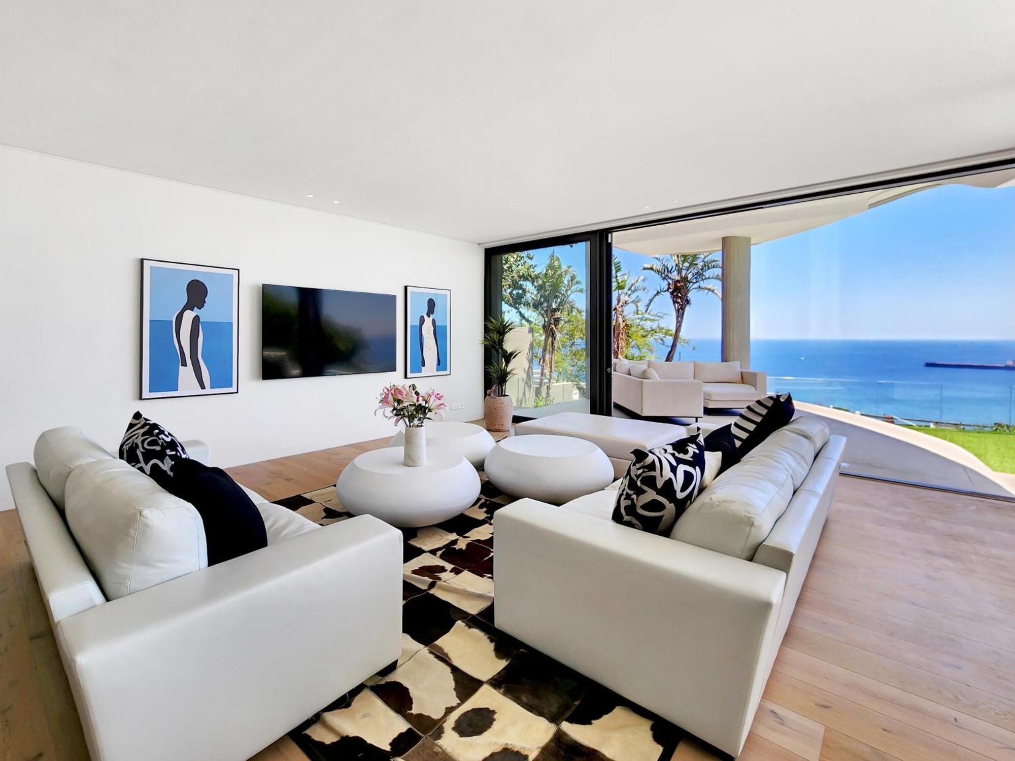 Ocean Bantry Bay - Private Pool, Sea View, Newly Refurb Apartment
