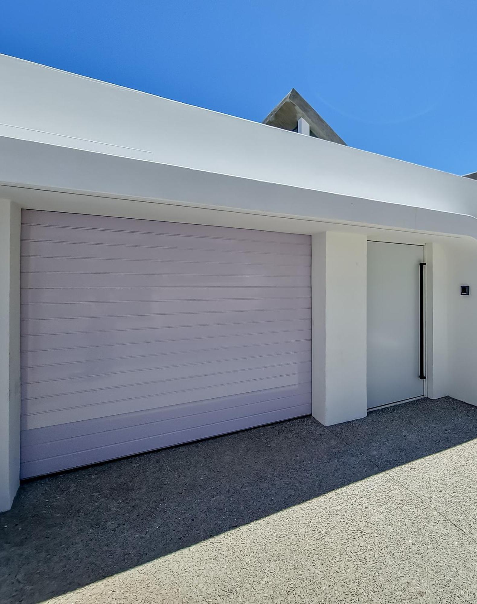 Ocean Bantry Bay - Private Pool, Sea View, Newly Refurb Apartment *