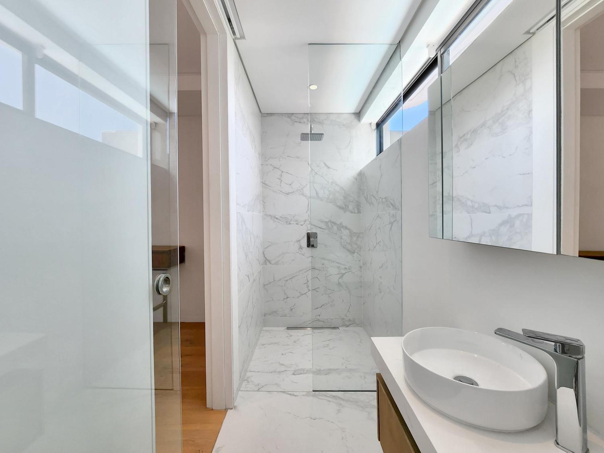 Ocean Bantry Bay - Private Pool, Sea View, Newly Refurb