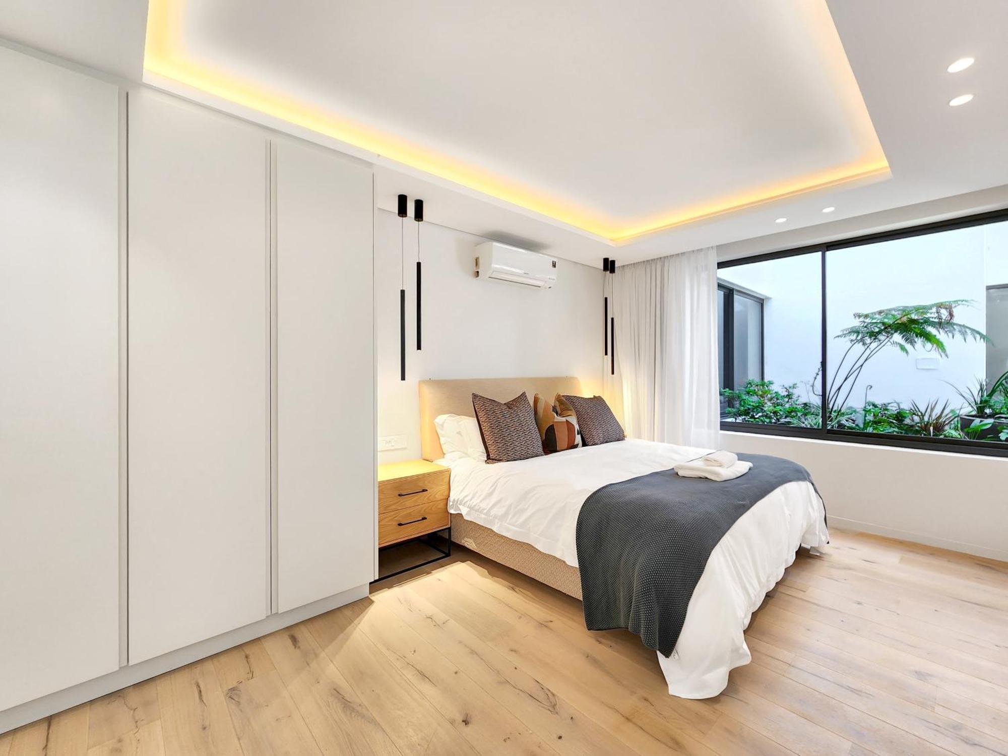 Ocean Bantry Bay - Private Pool, Sea View, Newly Refurb Apartment