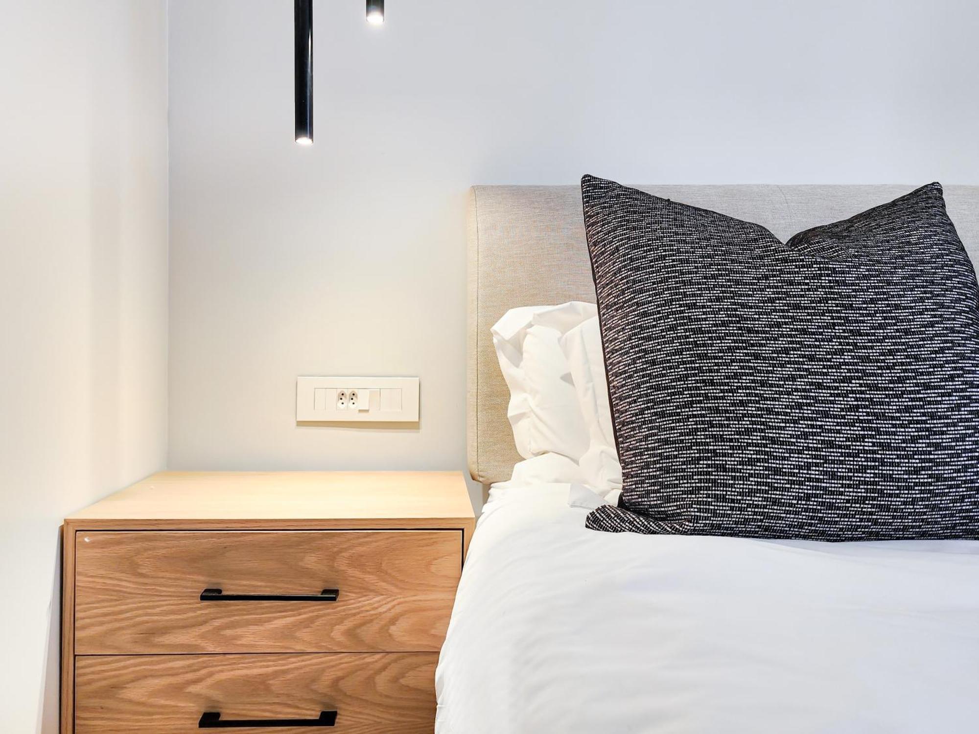 Ocean Bantry Bay - Private Pool, Sea View, Newly Refurb Apartment *